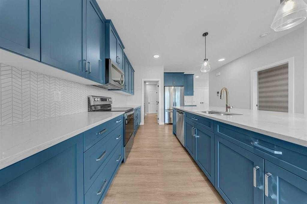 82 Belvedere Green Se, Calgary, AB - Indoor Photo Showing Kitchen With Double Sink With Upgraded Kitchen