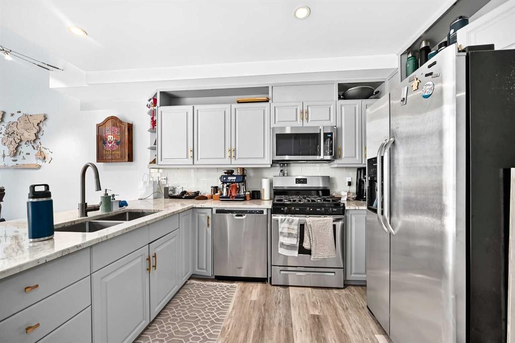 307-220 11 Avenue Se, Calgary, AB - Indoor Photo Showing Kitchen With Double Sink