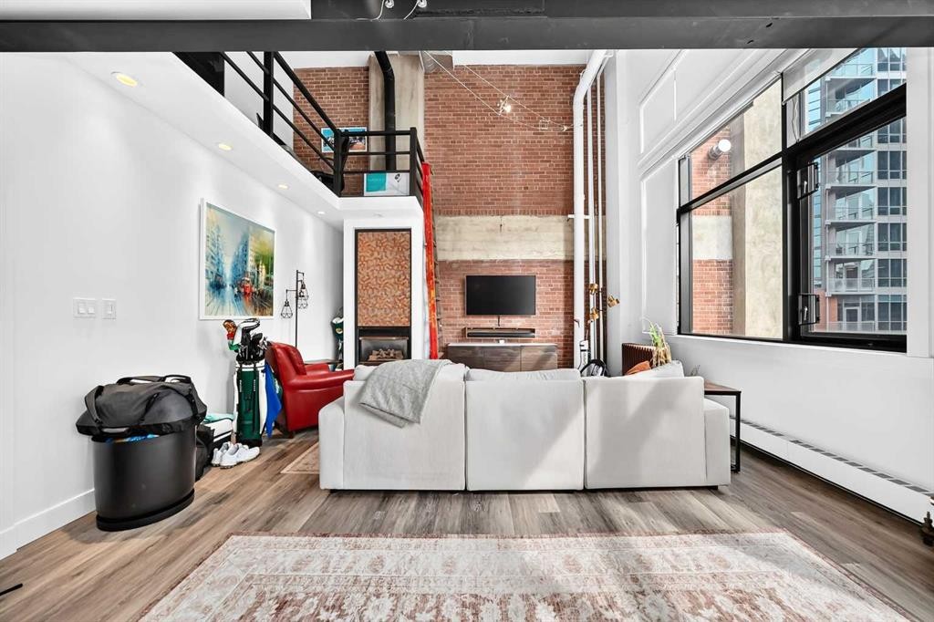 307-220 11 Avenue Se, Calgary, AB - Indoor With Fireplace