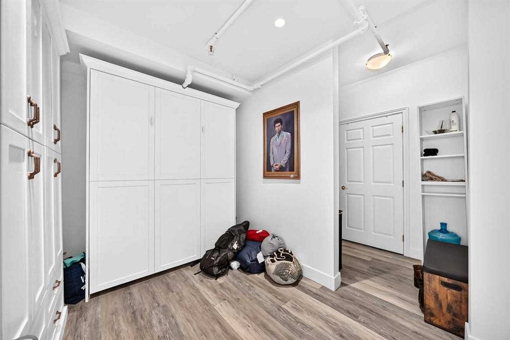 307-220 11 Avenue Se, Calgary, AB - Indoor Photo Showing Other Room