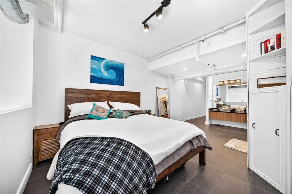 307-220 11 Avenue Se, Calgary, AB - Indoor Photo Showing Bedroom