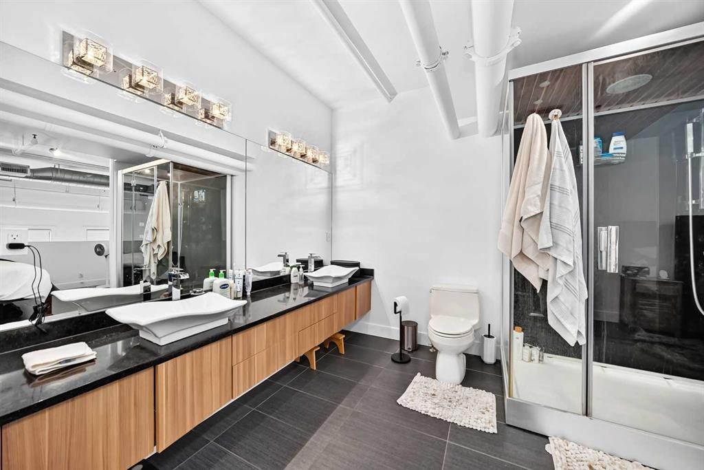 307-220 11 Avenue Se, Calgary, AB - Indoor Photo Showing Bathroom