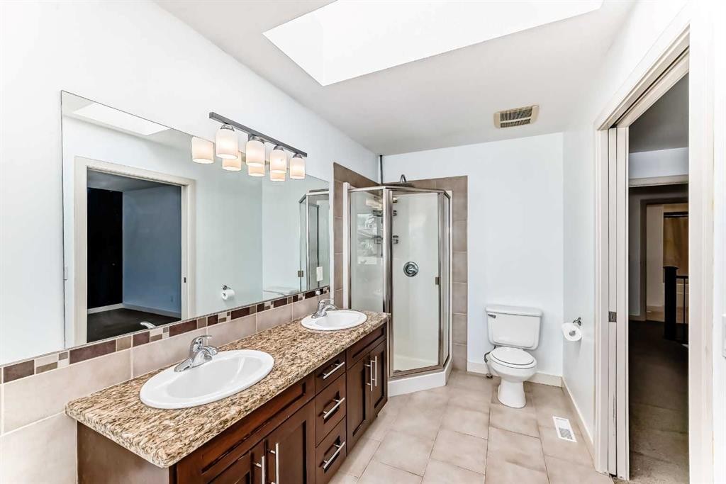 2-1921 30 Street Sw, Calgary, AB - Indoor Photo Showing Bathroom