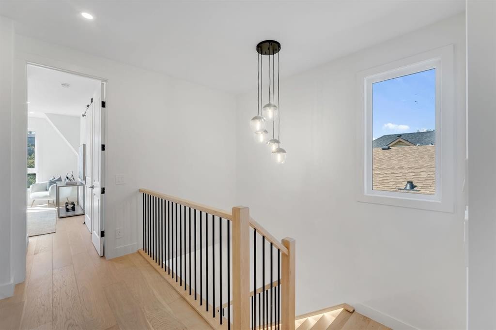 520 22 Avenue Nw, Calgary, AB - Indoor Photo Showing Other Room