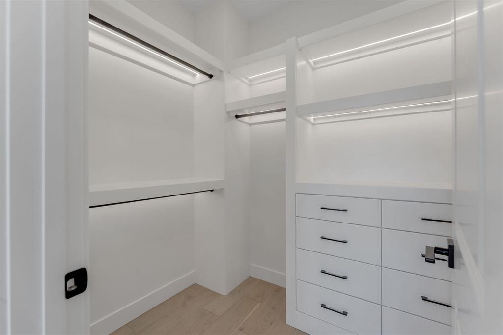 520 22 Avenue Nw, Calgary, AB - Indoor