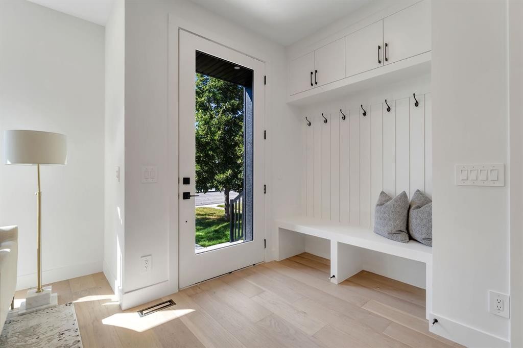 520 22 Avenue Nw, Calgary, AB - Indoor