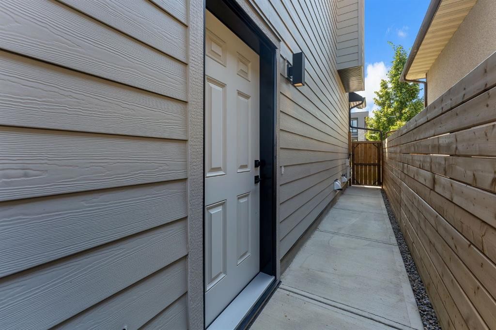 520 22 Avenue Nw, Calgary, AB - Outdoor With Exterior