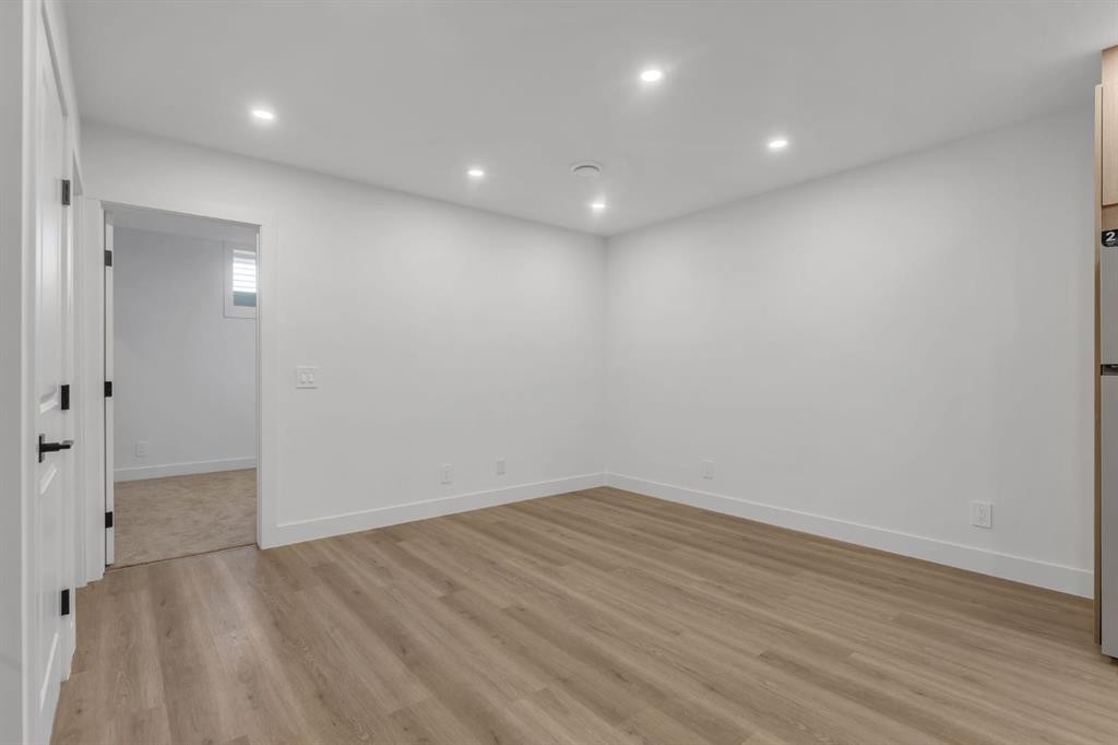520 22 Avenue Nw, Calgary, AB - Indoor Photo Showing Other Room