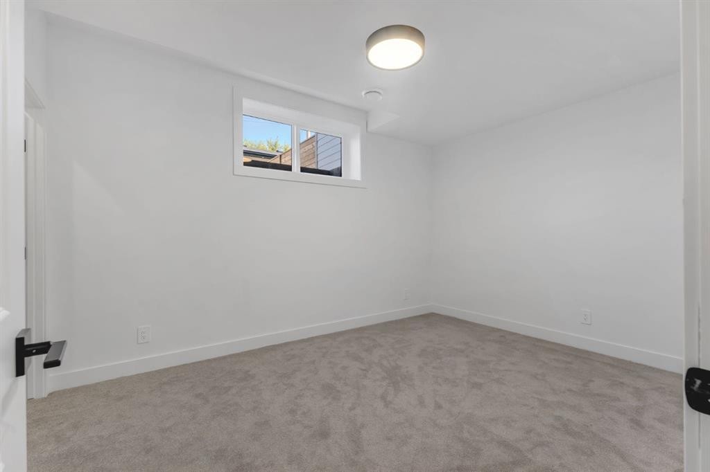 520 22 Avenue Nw, Calgary, AB - Indoor Photo Showing Other Room
