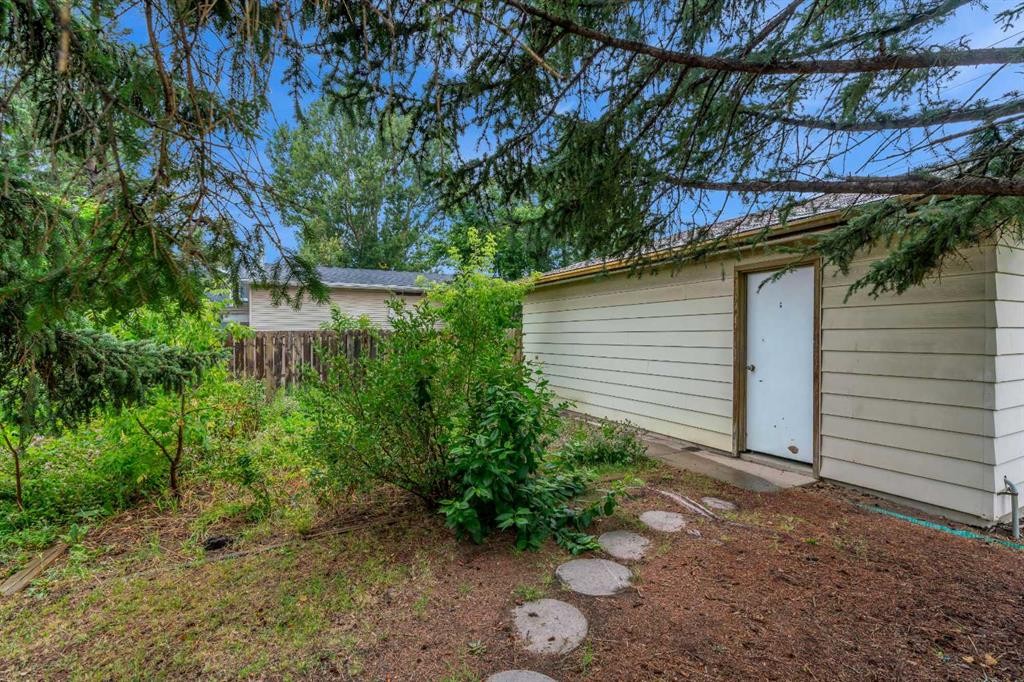 5811 11 Street Nw, Calgary, AB - Outdoor