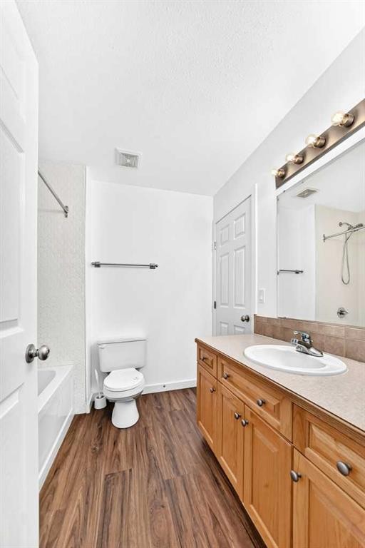 18 Julia Place, Didsbury, AB - Indoor Photo Showing Bathroom