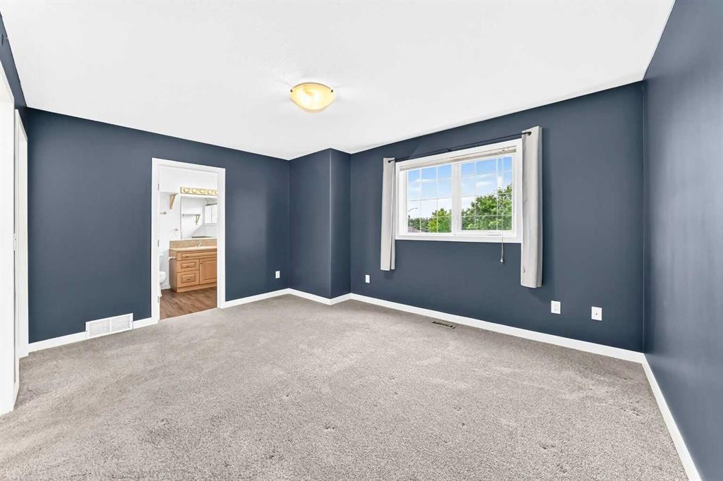 18 Julia Place, Didsbury, AB - Indoor Photo Showing Other Room