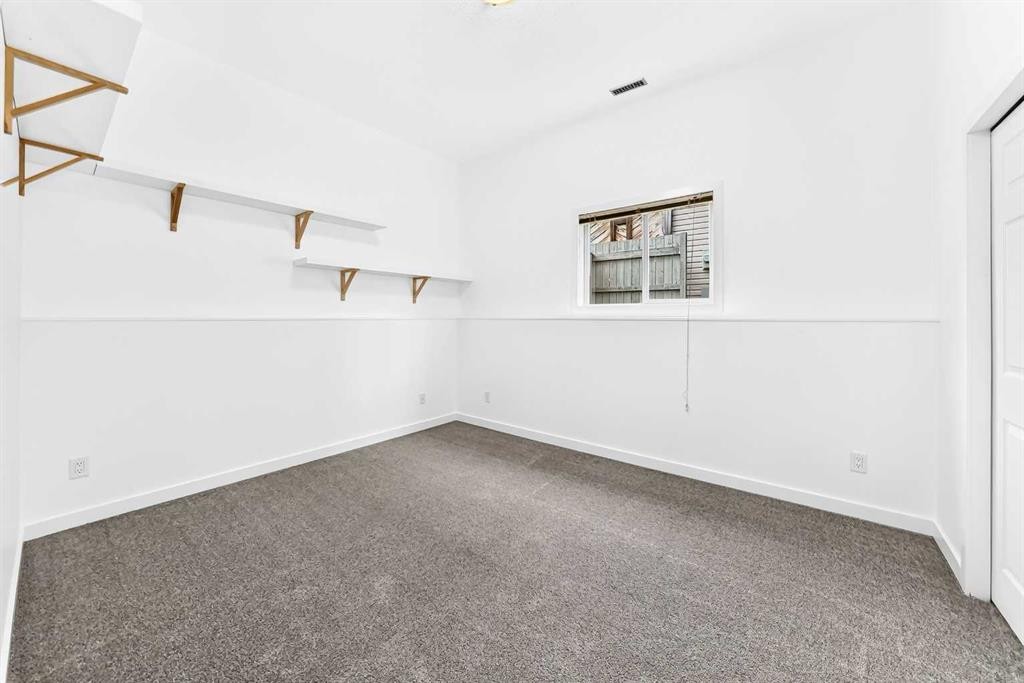 18 Julia Place, Didsbury, AB - Indoor Photo Showing Other Room