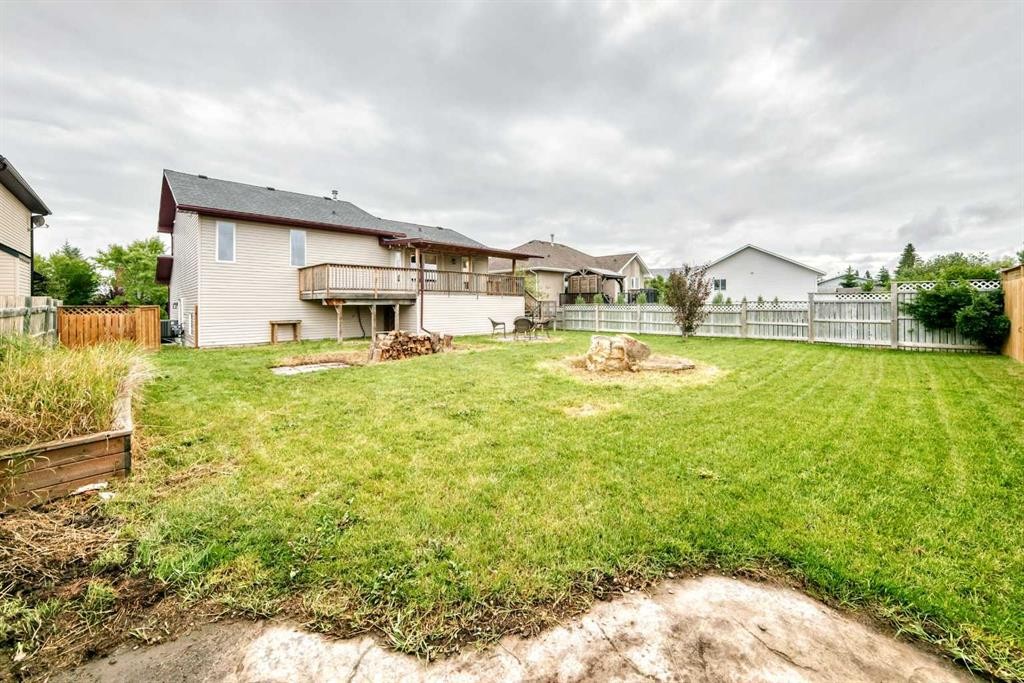 18 Julia Place, Didsbury, AB - Outdoor
