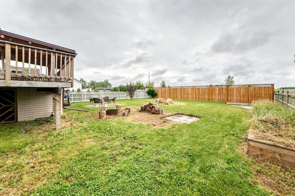 18 Julia Place, Didsbury, AB - Outdoor
