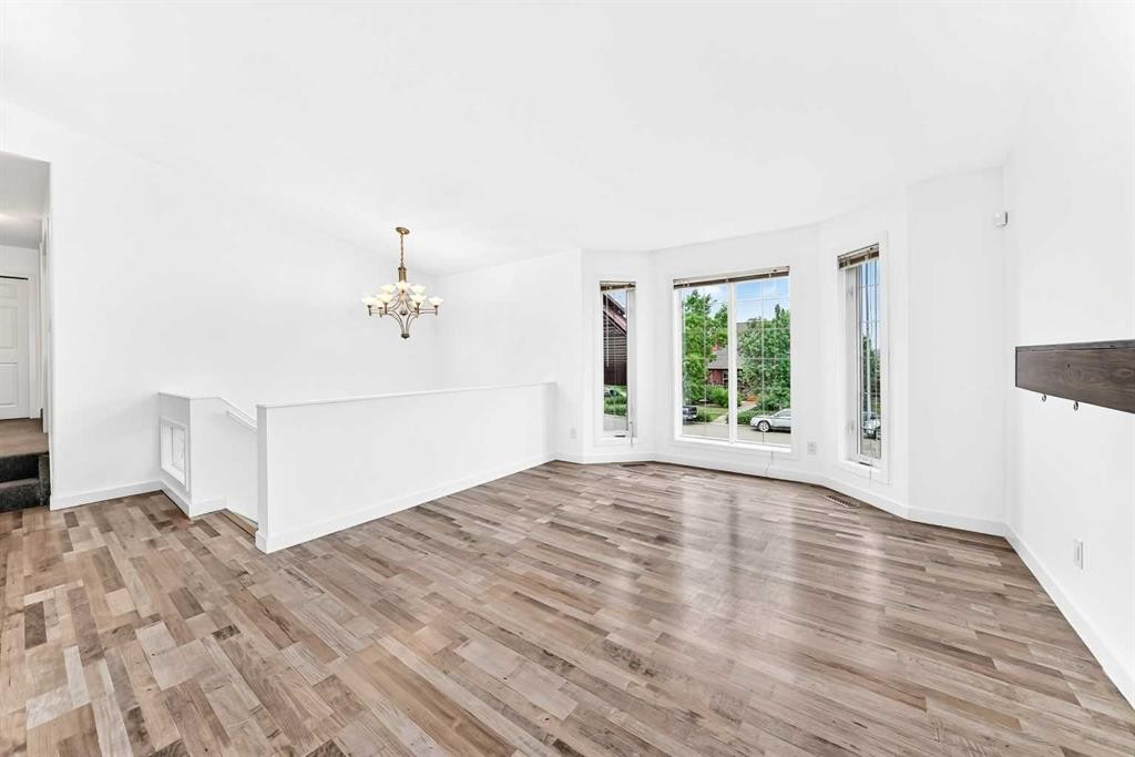 18 Julia Place, Didsbury, AB - Indoor Photo Showing Other Room