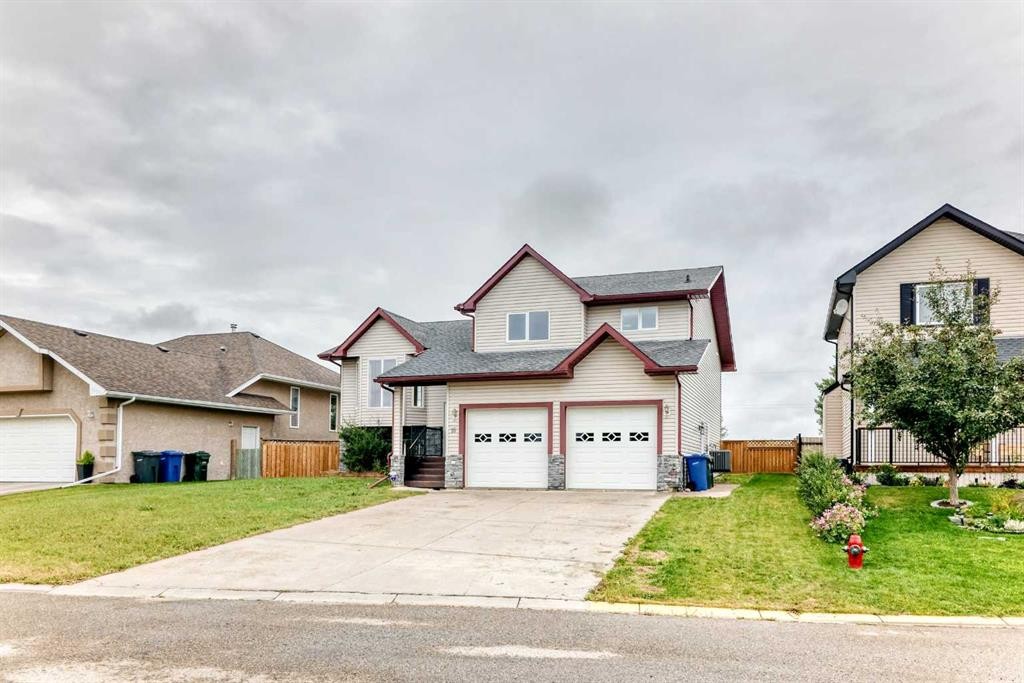 18 Julia Place, Didsbury, AB - Outdoor With Facade