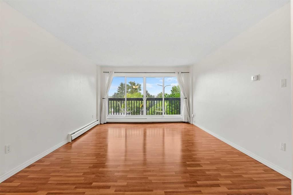 607-8948 Elbow Drive Sw, Calgary, AB - Indoor Photo Showing Other Room