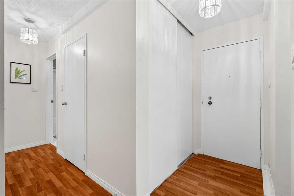607-8948 Elbow Drive Sw, Calgary, AB - Indoor Photo Showing Other Room
