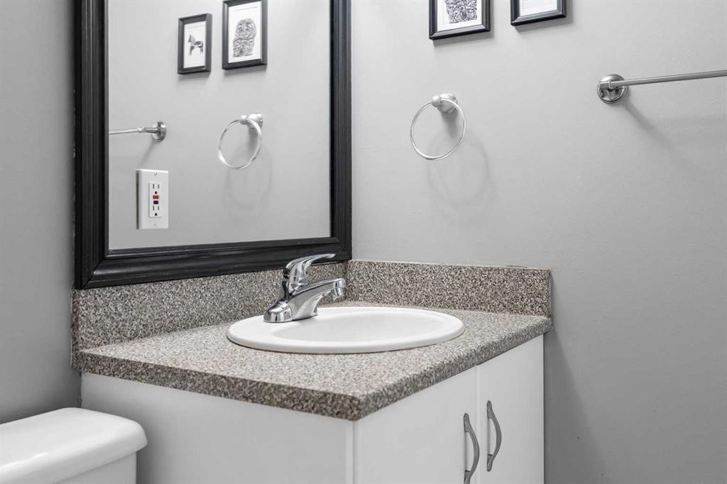 607-8948 Elbow Drive Sw, Calgary, AB - Indoor Photo Showing Bathroom