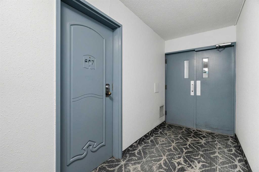 607-8948 Elbow Drive Sw, Calgary, AB - With Exterior