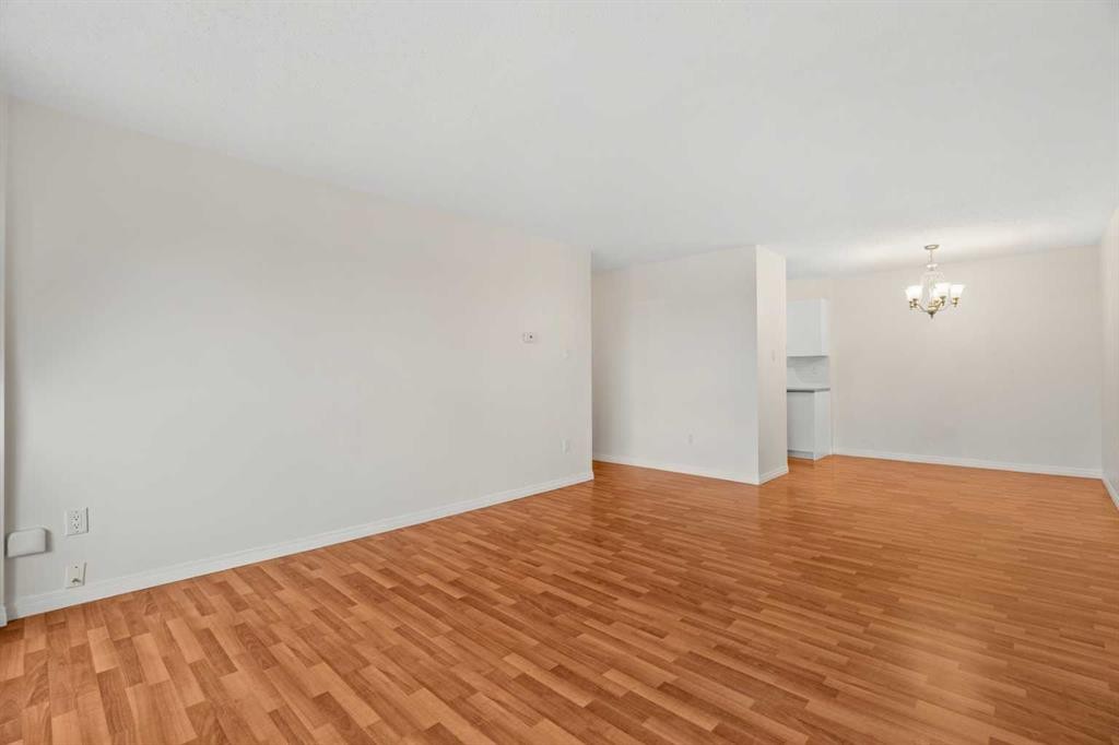 607-8948 Elbow Drive Sw, Calgary, AB - Indoor Photo Showing Other Room