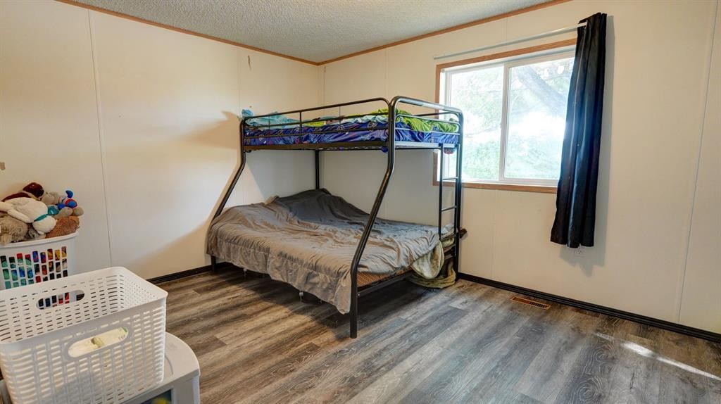 428 57 Avenue West, Claresholm, AB - Indoor Photo Showing Bedroom
