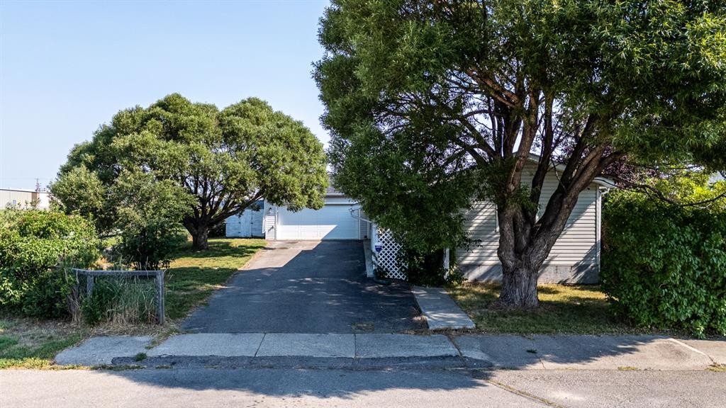 428 57 Avenue West, Claresholm, AB - Outdoor