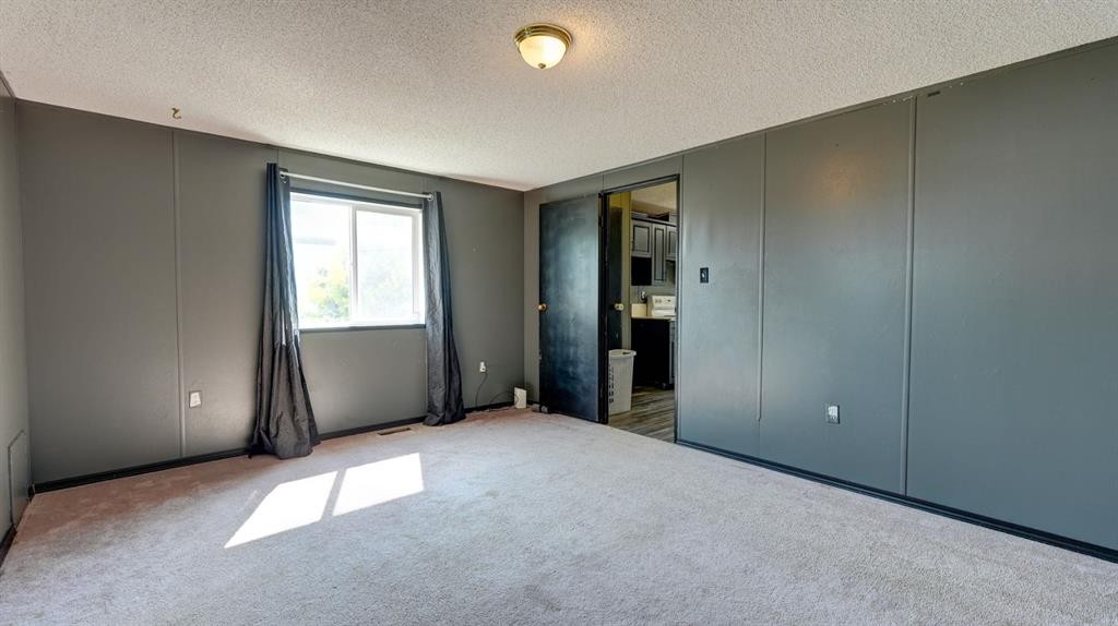 428 57 Avenue West, Claresholm, AB - Indoor Photo Showing Other Room