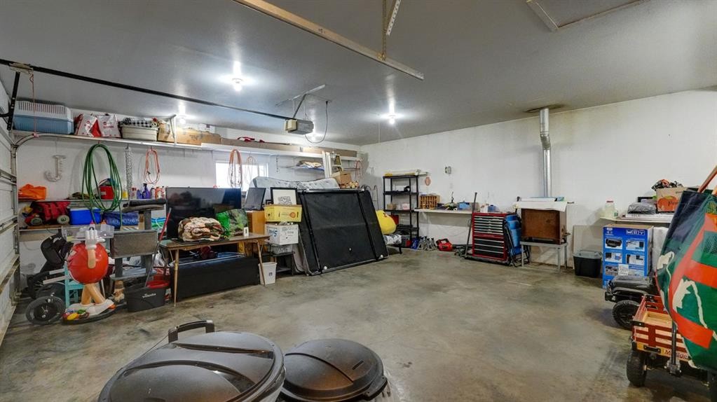 428 57 Avenue West, Claresholm, AB - Indoor Photo Showing Garage