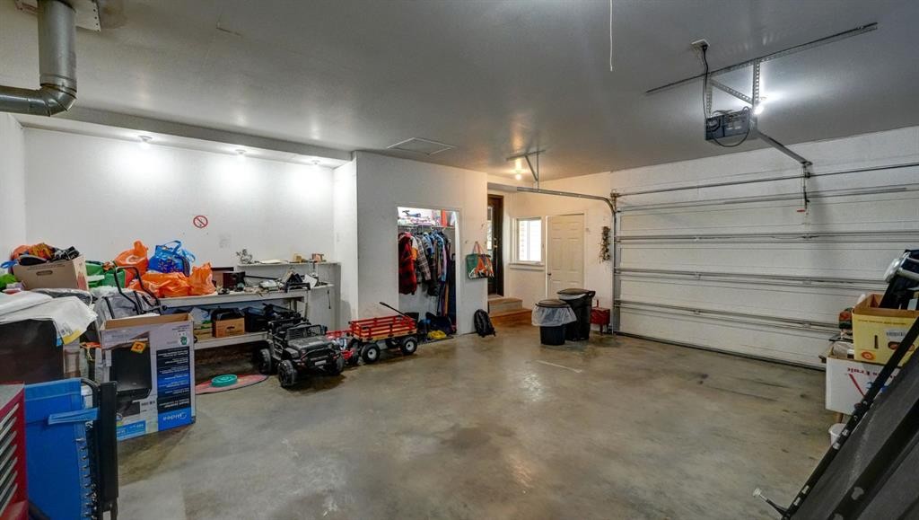 428 57 Avenue West, Claresholm, AB - Indoor Photo Showing Garage