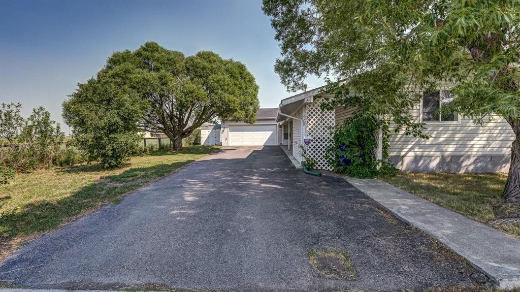 428 57 Avenue West, Claresholm, AB - Outdoor