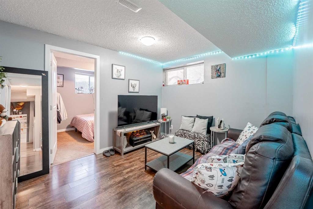 482 Skyview Ranch Way Ne, Calgary, AB - Indoor Photo Showing Living Room