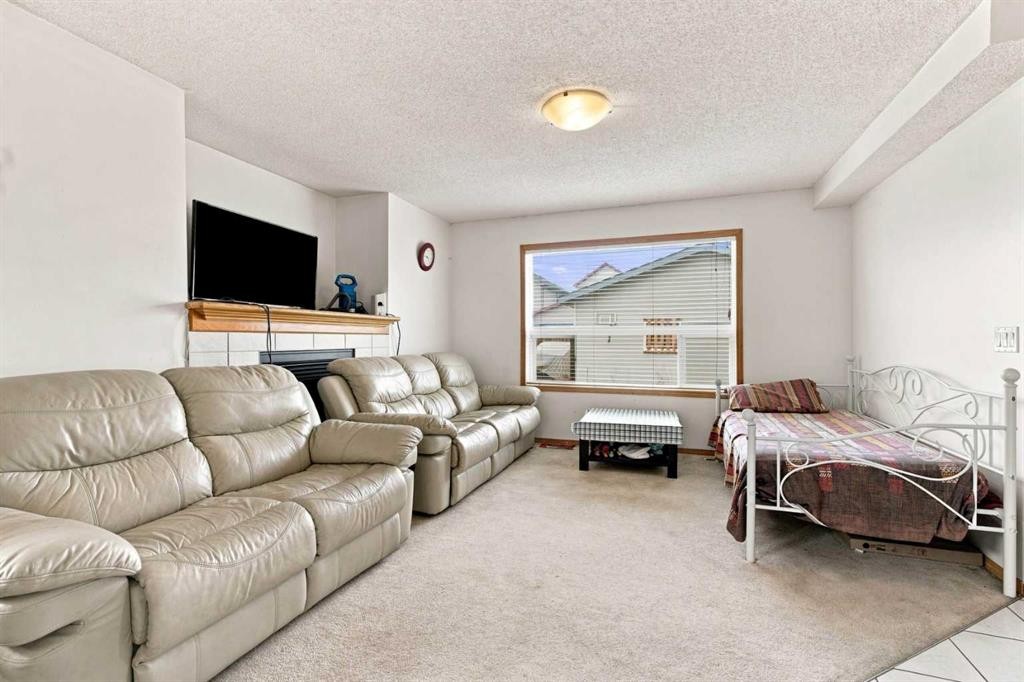 162 Taradale Drive Ne, Calgary, AB - Indoor Photo Showing Living Room