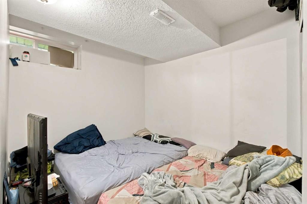 162 Taradale Drive Ne, Calgary, AB - Indoor Photo Showing Bedroom
