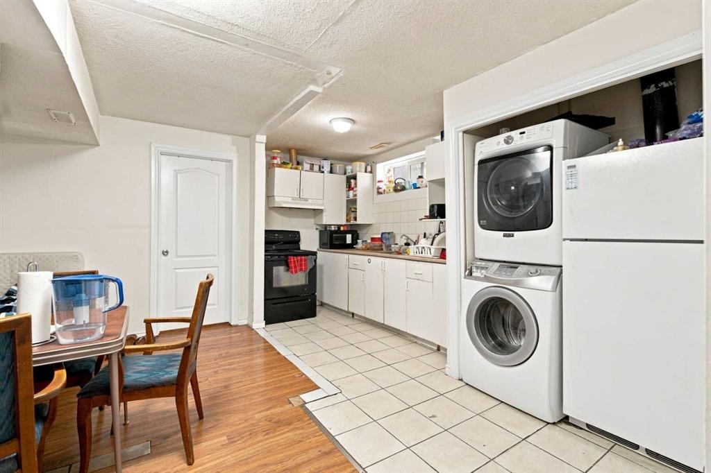 162 Taradale Drive Ne, Calgary, AB - Indoor Photo Showing Laundry Room