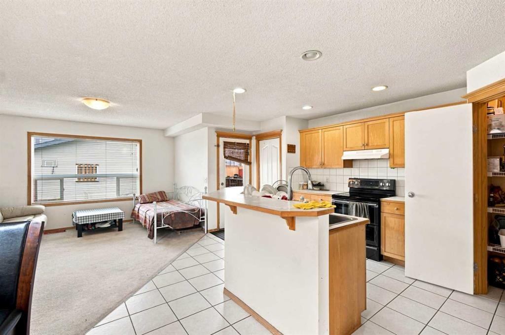 162 Taradale Drive Ne, Calgary, AB - Indoor Photo Showing Kitchen