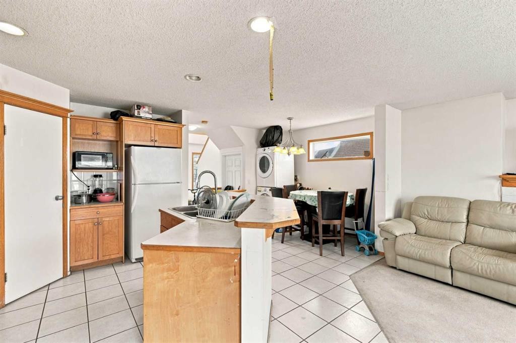 162 Taradale Drive Ne, Calgary, AB - Indoor Photo Showing Other Room