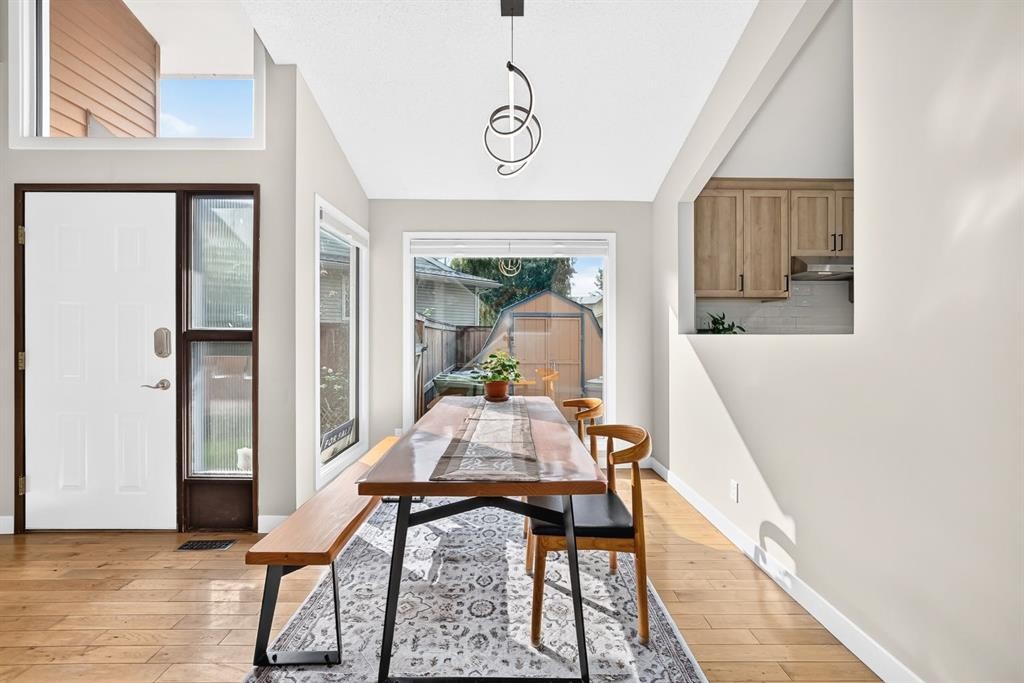 39 Woodfield Crescent Sw, Calgary, AB - Indoor