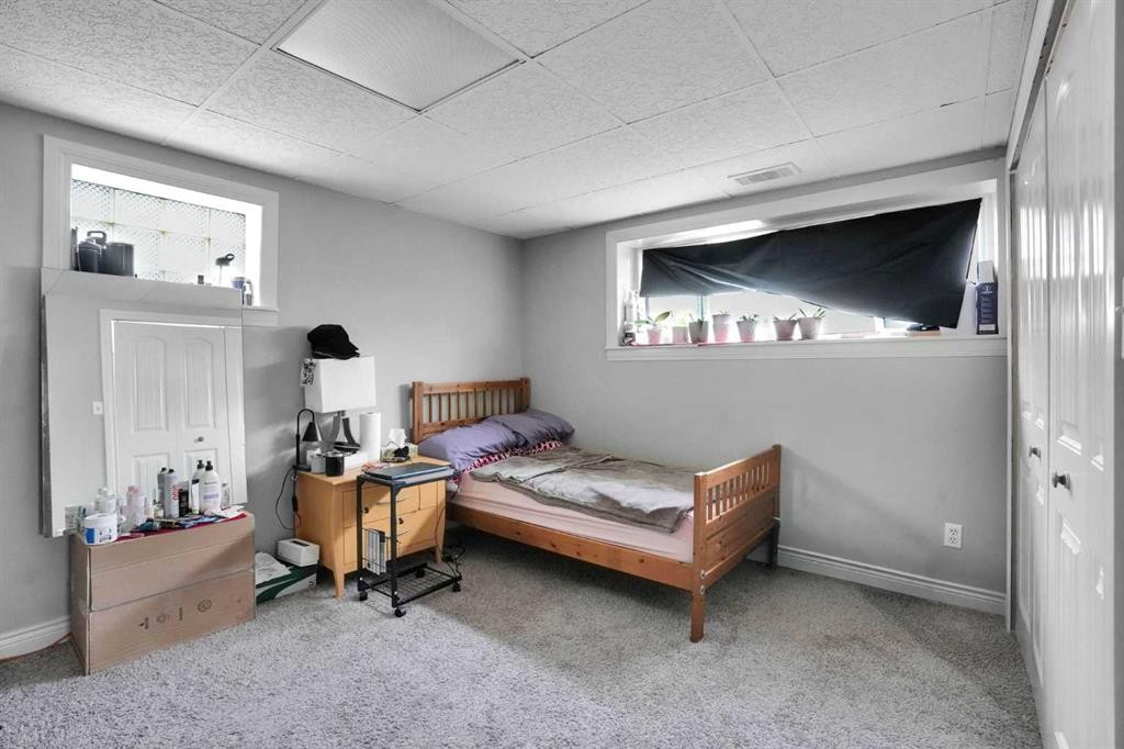 2003 62 Avenue Se, Calgary, AB - Indoor Photo Showing Bedroom