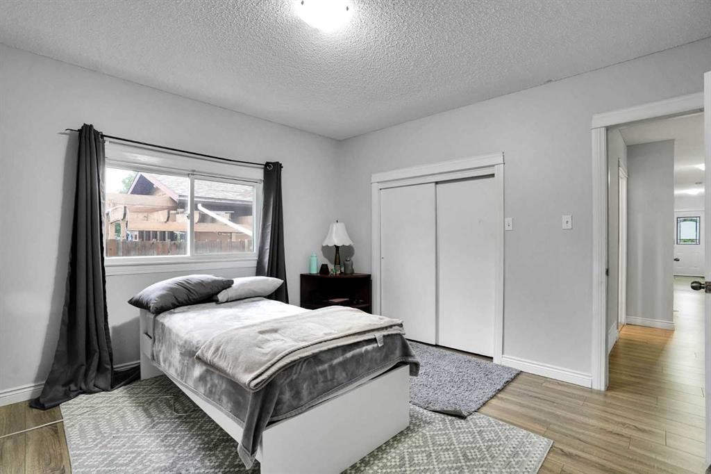 2003 62 Avenue Se, Calgary, AB - Indoor Photo Showing Bedroom