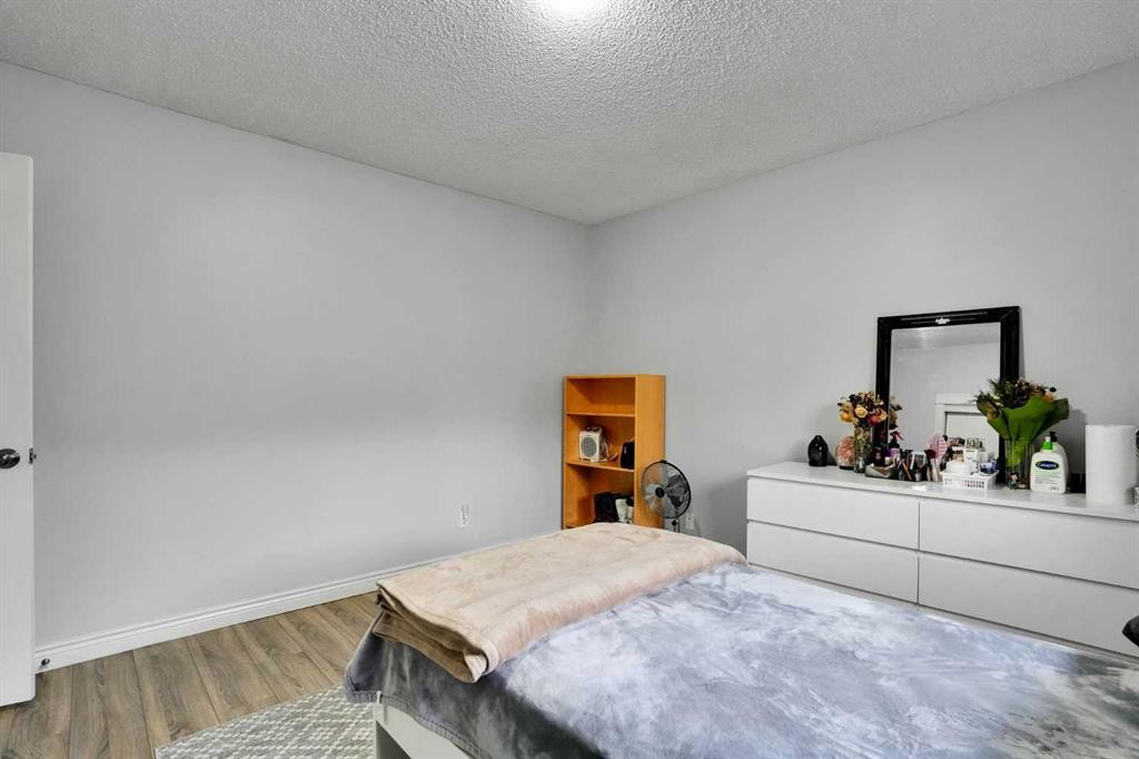 2003 62 Avenue Se, Calgary, AB - Indoor Photo Showing Bedroom