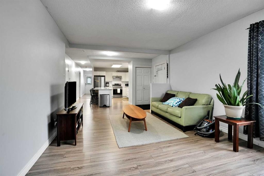 2003 62 Avenue Se, Calgary, AB - Indoor