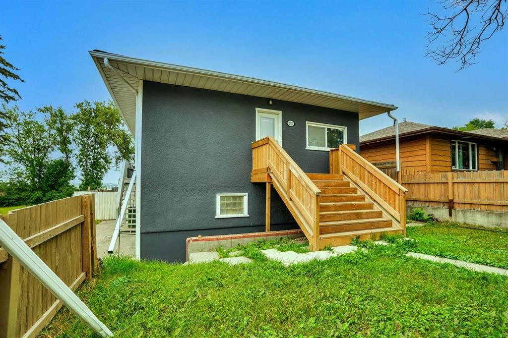 2003 62 Avenue Se, Calgary, AB - Outdoor