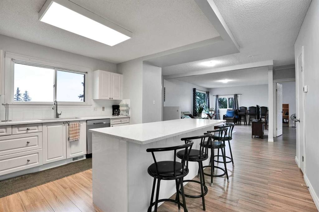 2003 62 Avenue Se, Calgary, AB - Indoor Photo Showing Kitchen