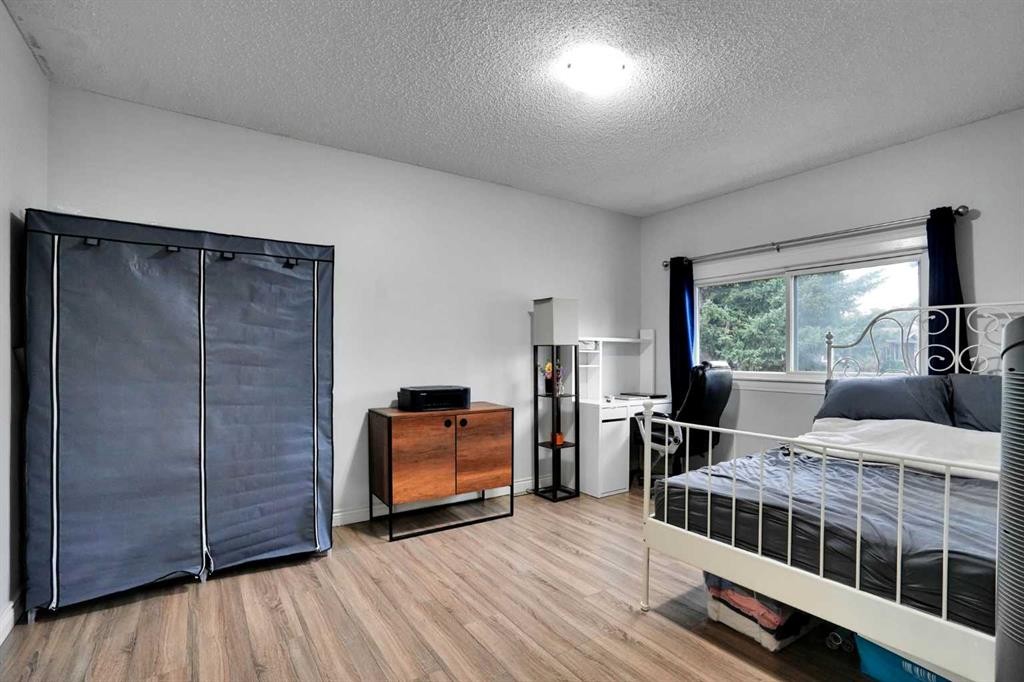2003 62 Avenue Se, Calgary, AB - Indoor Photo Showing Bedroom