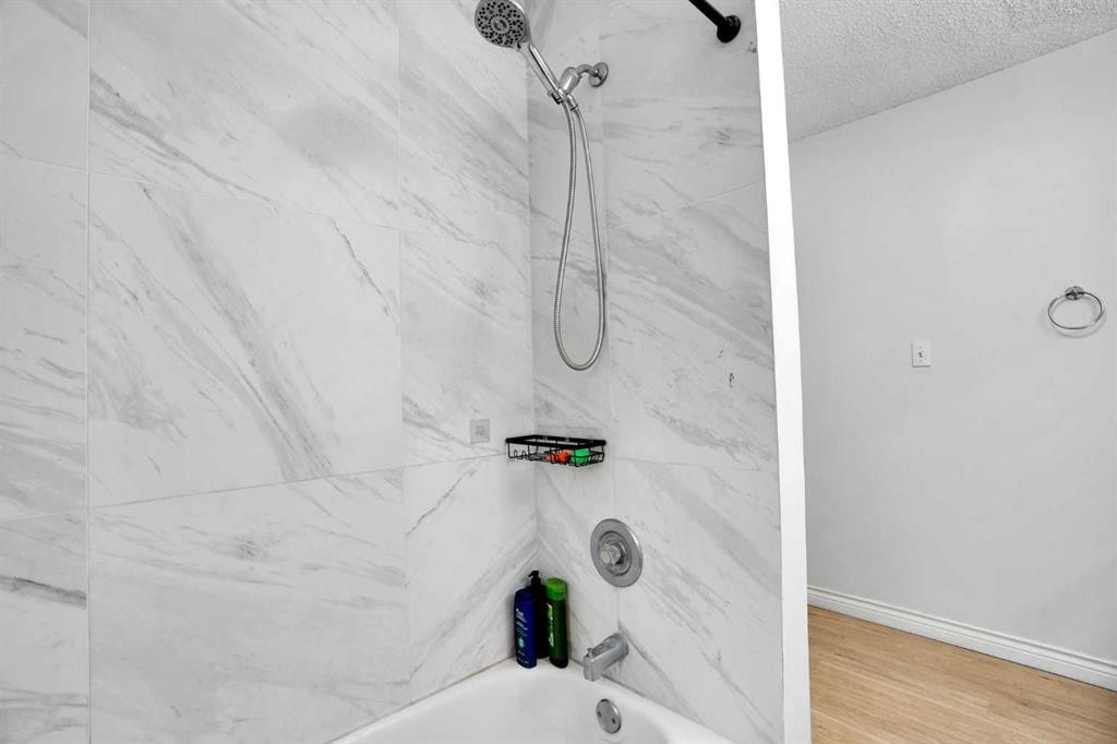 2003 62 Avenue Se, Calgary, AB - Indoor Photo Showing Bathroom