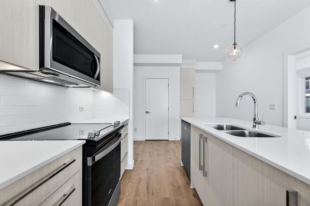 1305-44 Skyview Parkway Ne, Calgary, AB - Indoor Photo Showing Kitchen With Double Sink With Upgraded Kitchen