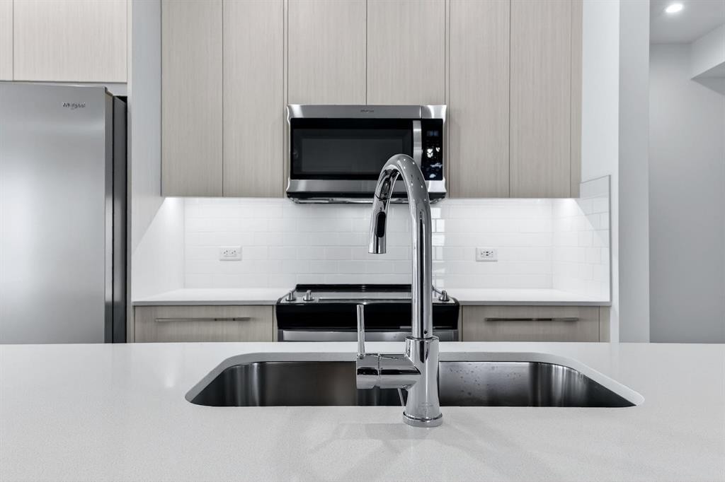 1305-44 Skyview Parkway Ne, Calgary, AB - Indoor Photo Showing Kitchen With Double Sink With Upgraded Kitchen