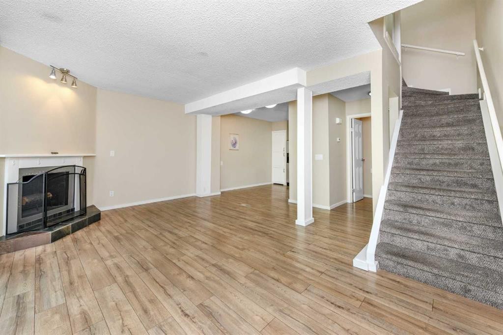 8-643 4 Avenue Ne, Calgary, AB - Indoor With Fireplace